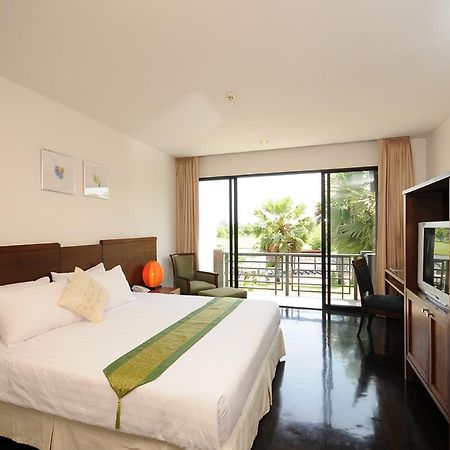 Гостьовий будинок Suwan Golf & Country Club Nakhon Chai Si Екстер'єр фото