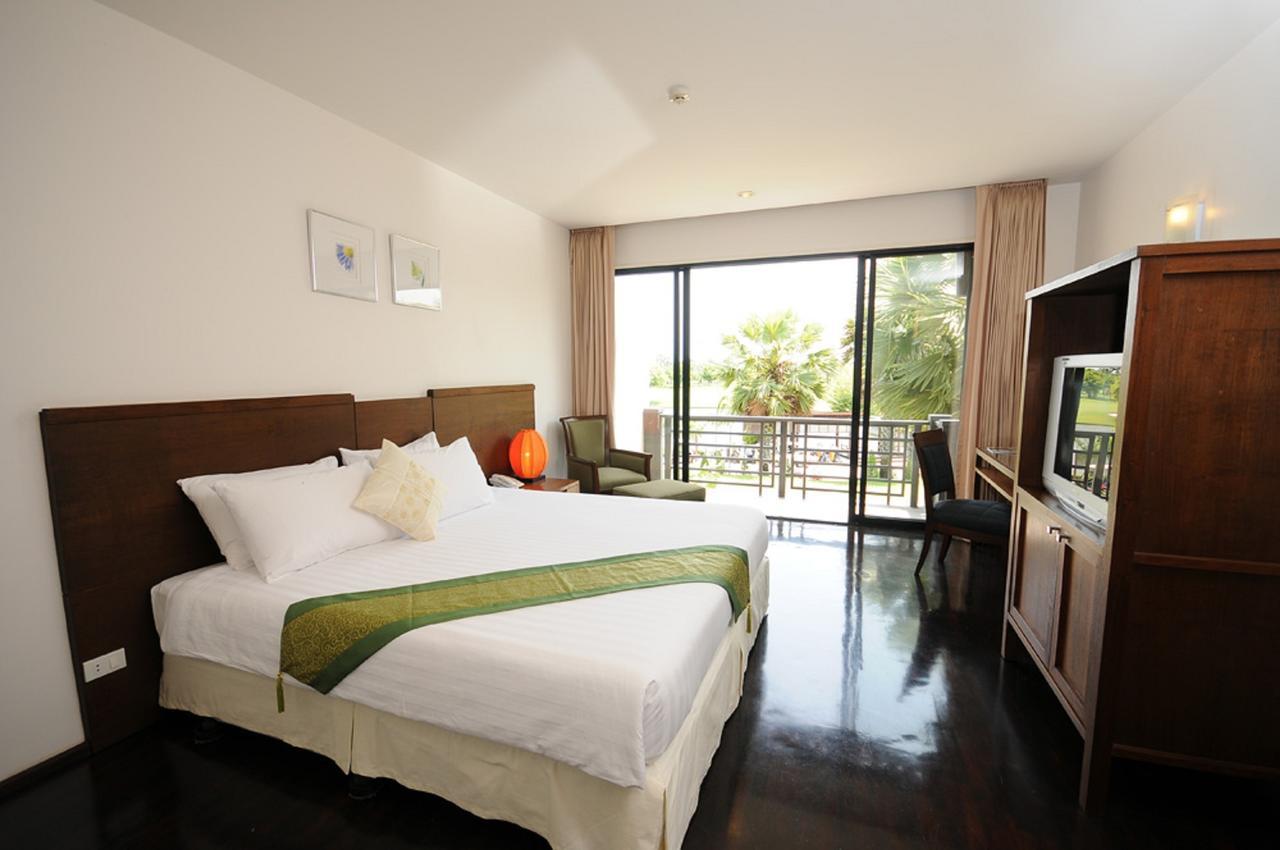 Гостьовий будинок Suwan Golf & Country Club Nakhon Chai Si Екстер'єр фото