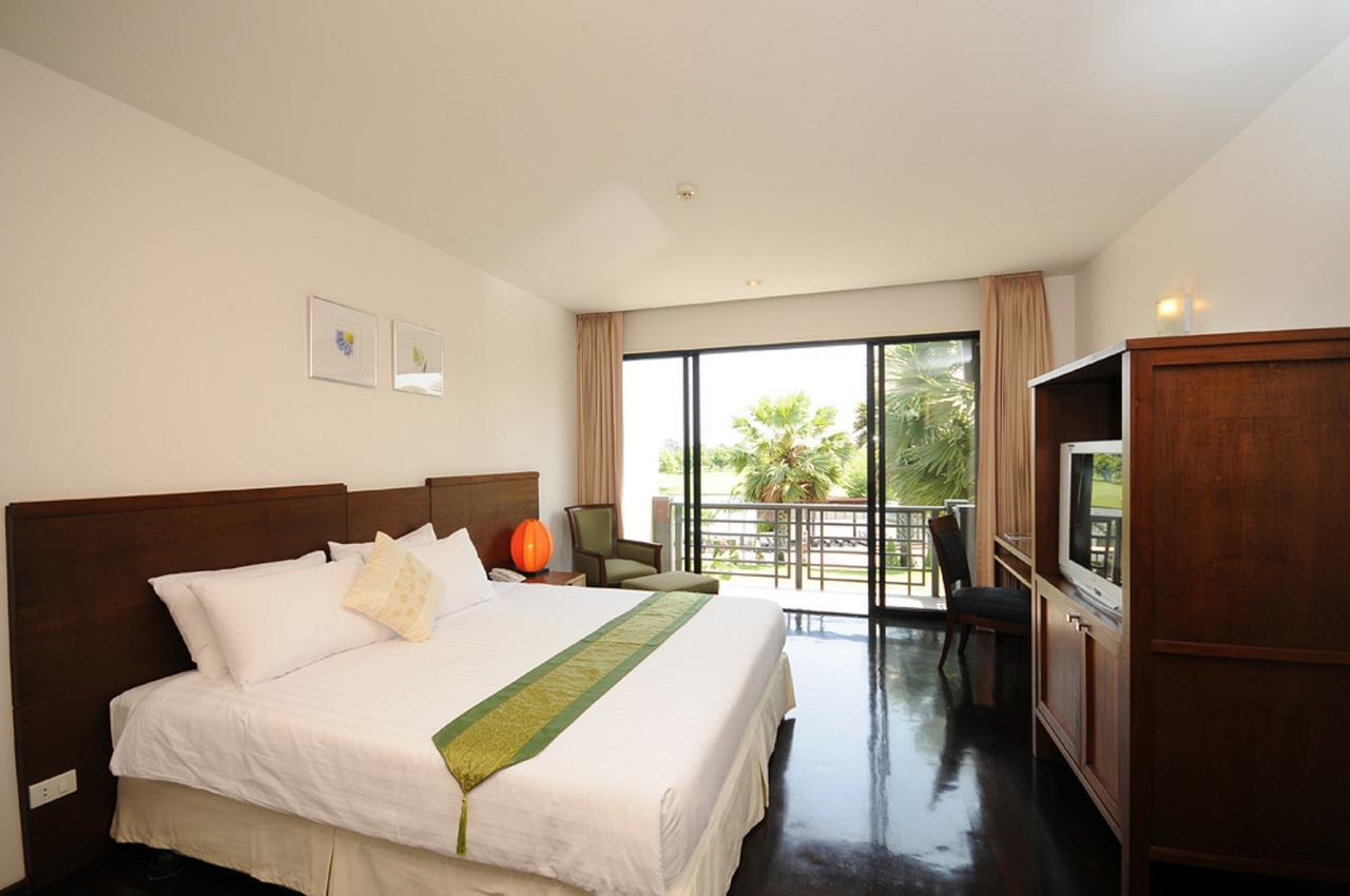 Гостьовий будинок Suwan Golf & Country Club Nakhon Chai Si Екстер'єр фото